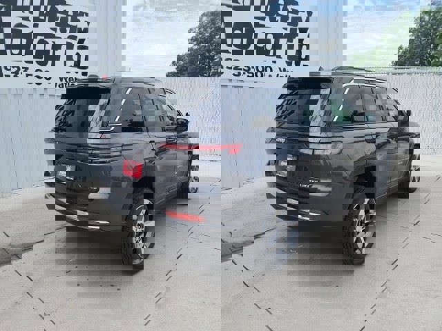 New 2025 Jeep Grand Cherokee Limited w/ Luxury Tech Group II image 18