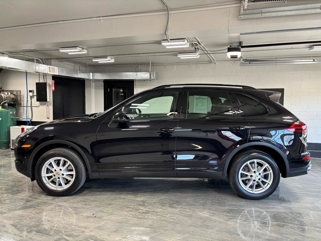 Used 2016 Porsche Cayenne AWD/4WD image 7