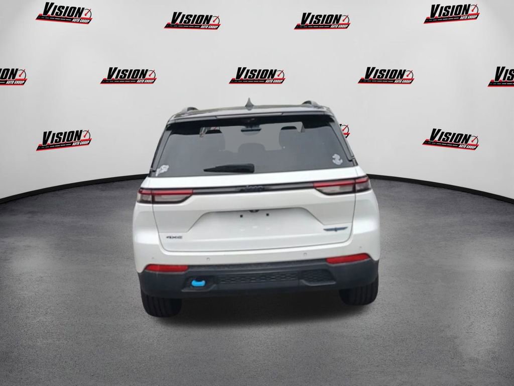 Used 2023 Jeep Grand Cherokee Trailhawk w/ Luxury Tech Group III image 6