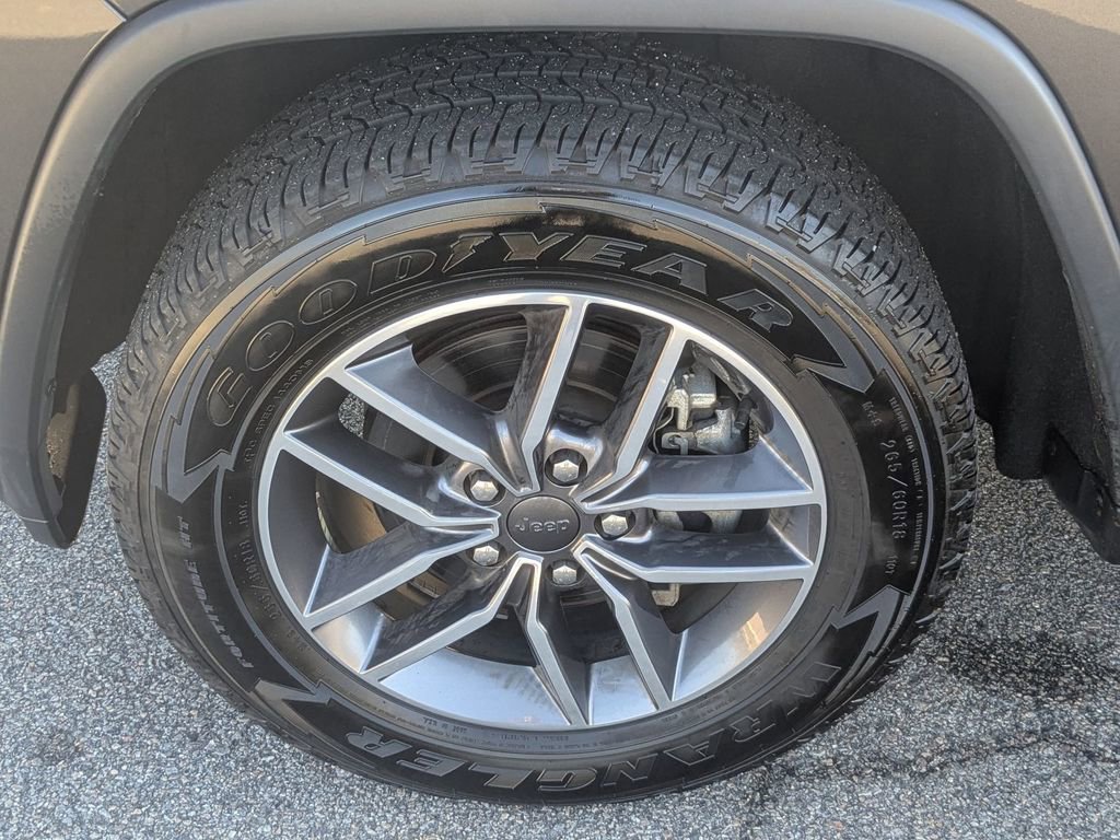 Used 2020 Jeep Grand Cherokee Laredo w/ 18" Wheel & 8.4" Radio Group image 9