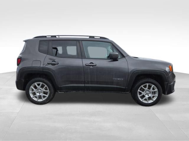 Used 2018 Jeep Renegade Latitude w/ Cold Weather Group image 13