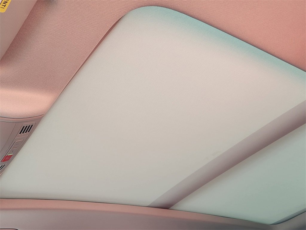 New 2024 Volkswagen Taos SE image 18