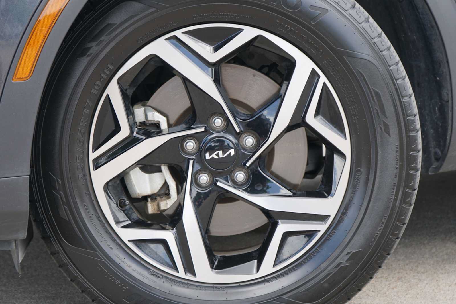 Certified 2024 Kia Sportage LX FWD image 2