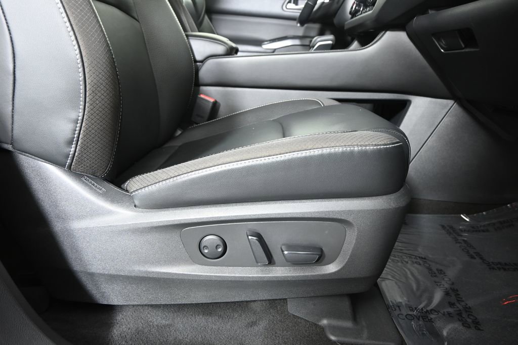Used 2023 Nissan Pathfinder SL image 14