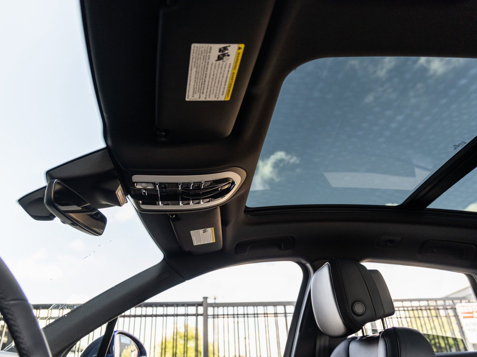 Certified 2025 Porsche Macan image 22