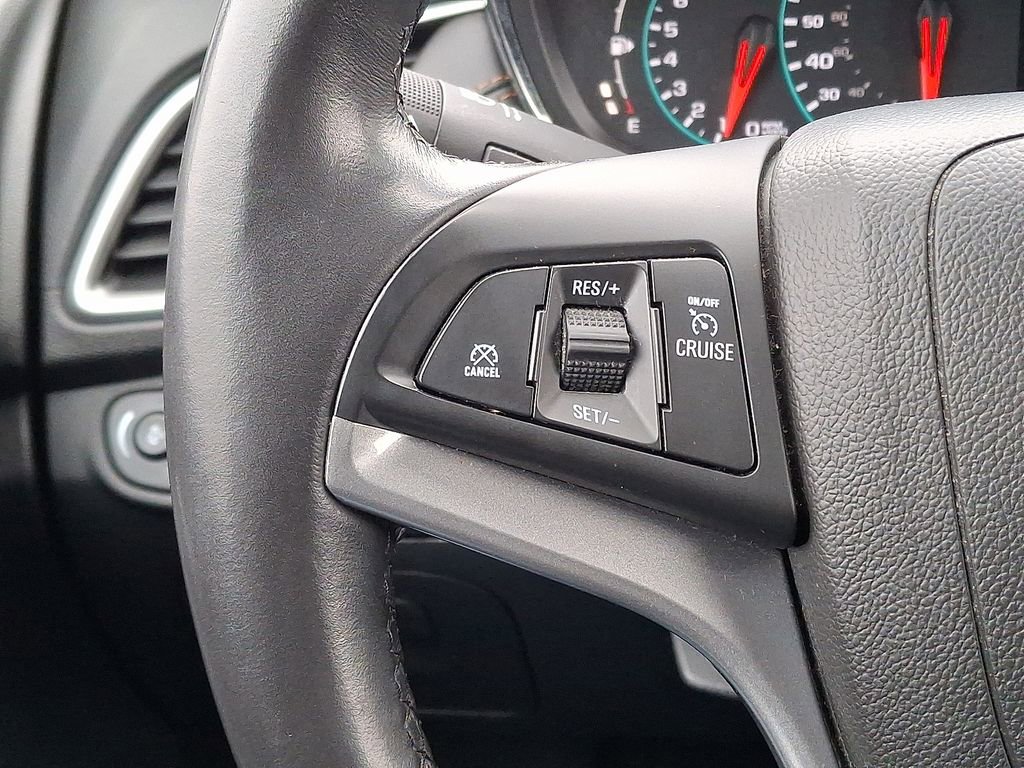 Used 2022 Chevrolet Trax LT w/ LT Convenience Package image 24