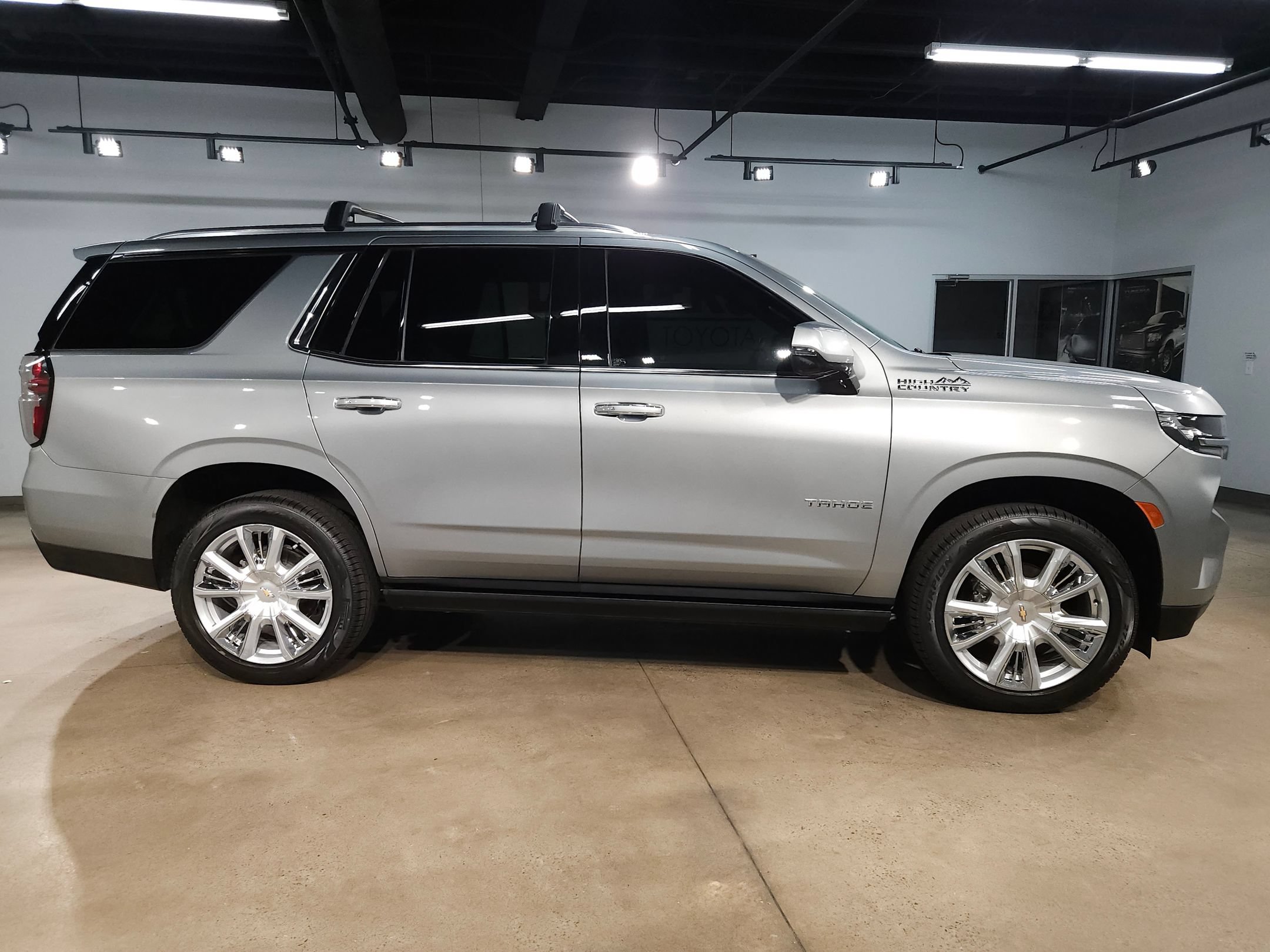 Used 2024 Chevrolet Tahoe High Country AWD/4WD image 8