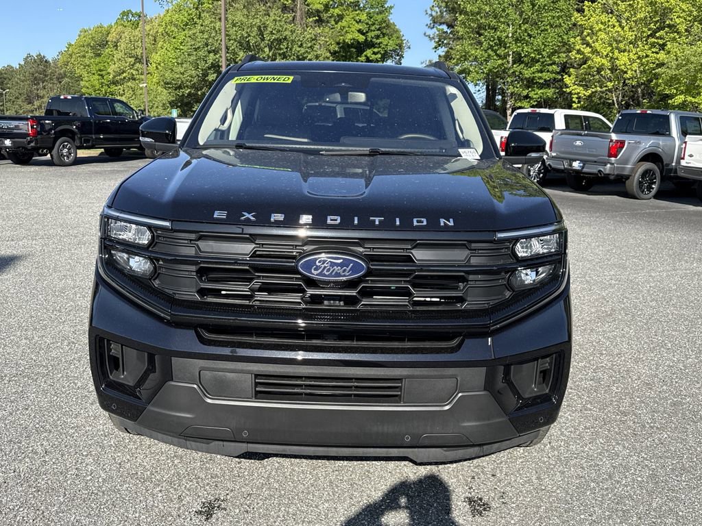 Used 2025 Ford Expedition Active image 2