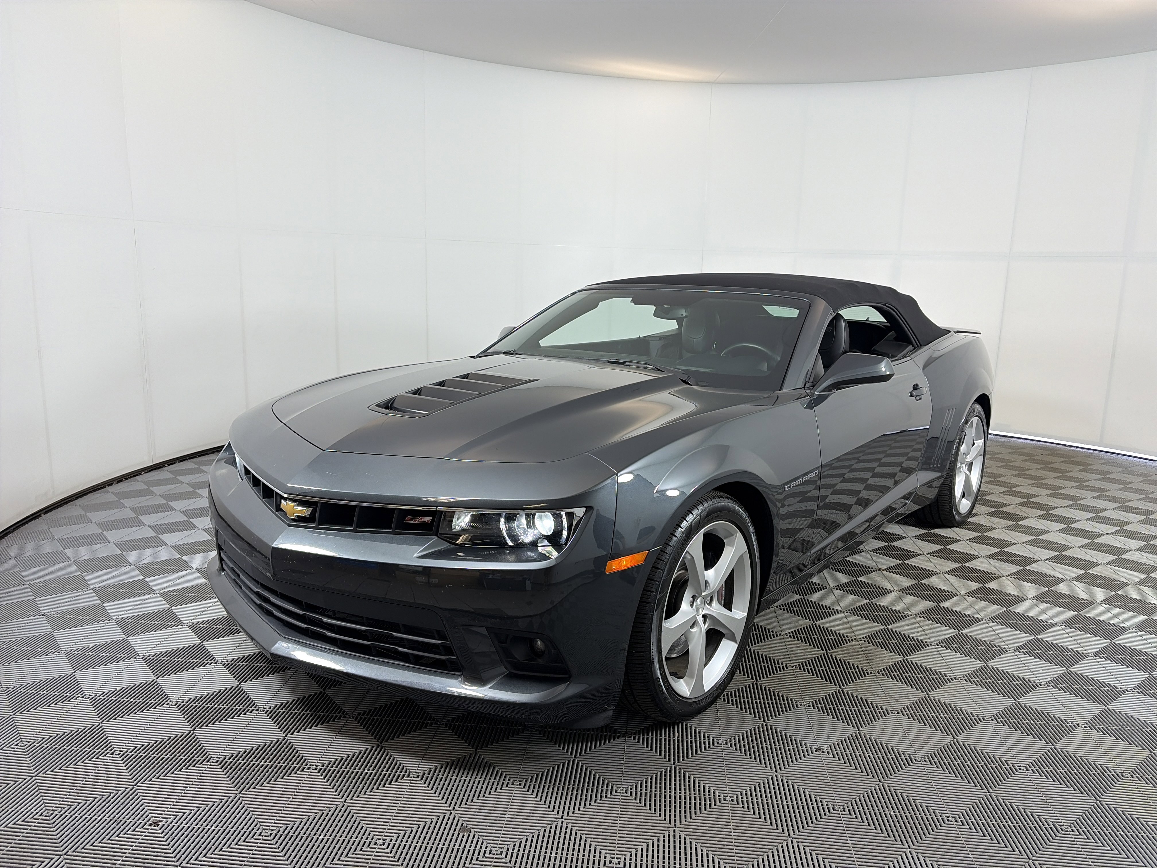 Used 2015 Chevrolet Camaro SS w/ RS Package image 2