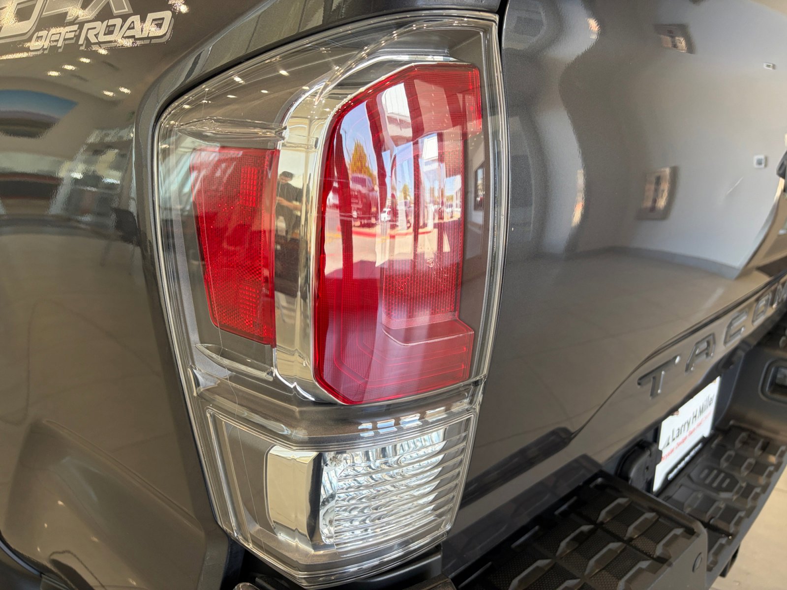 Used 2023 Toyota Tacoma TRD Off-Road w/ TRD Premium Off Road Package AWD/4WD image 20