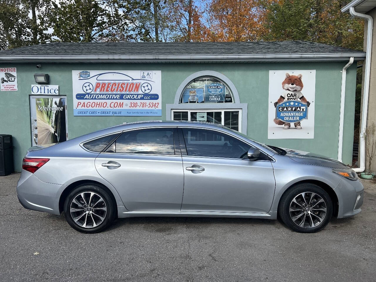 Used 2018 Toyota Avalon XLE image 3