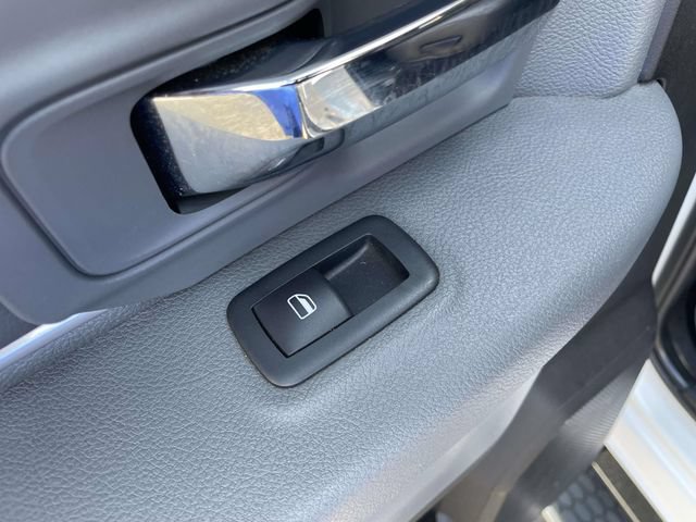 Used 2018 RAM 3500 SLT w/ Luxury Group AWD/4WD image 15
