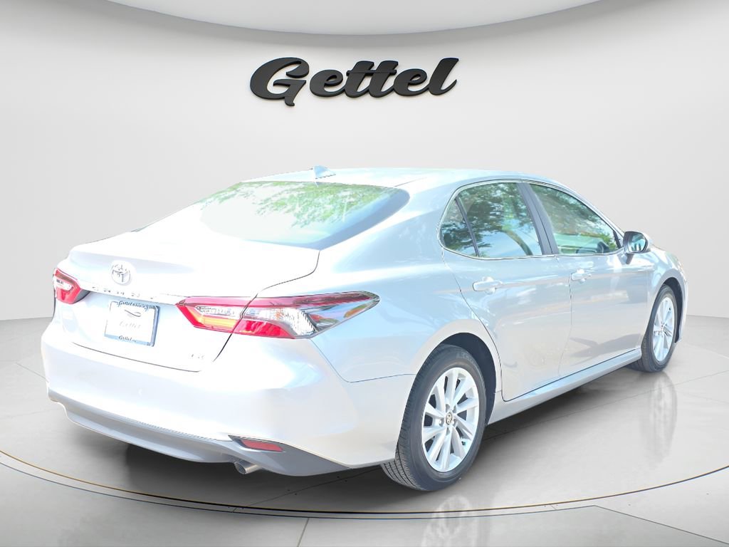 Used 2022 Toyota Camry LE image 4