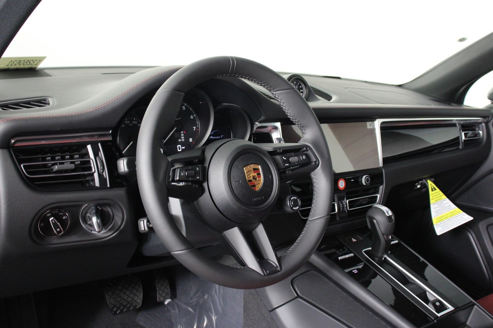 New 2026 Porsche Macan Turbo AWD/4WD image 4