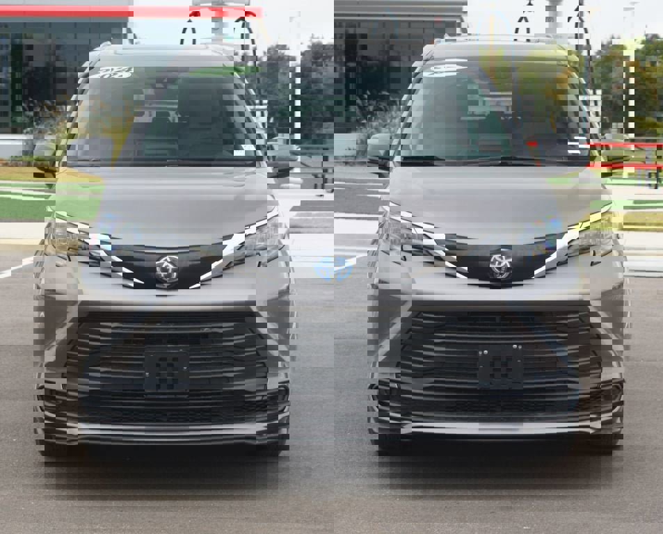 Used 2024 Toyota Sienna LE image 25