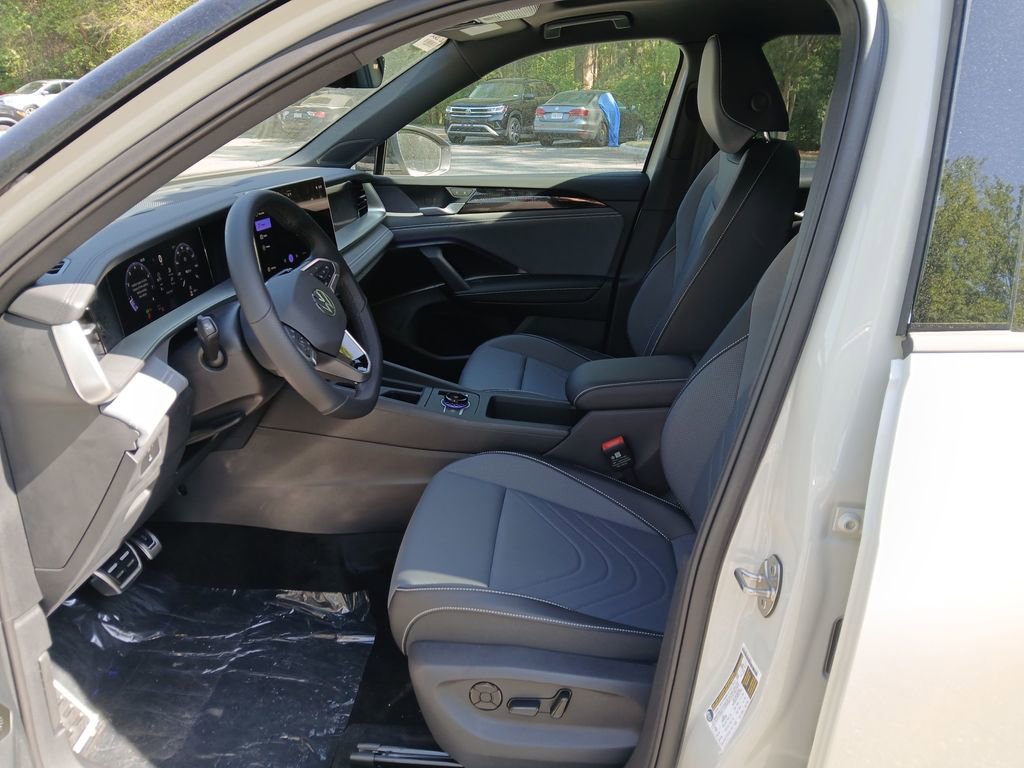 New 2026 Volkswagen Tiguan SE R-Line image 9