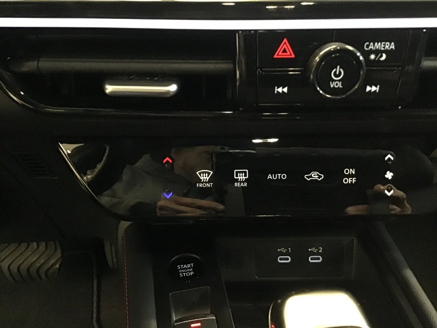 Used 2025 Nissan Kicks SR image 21