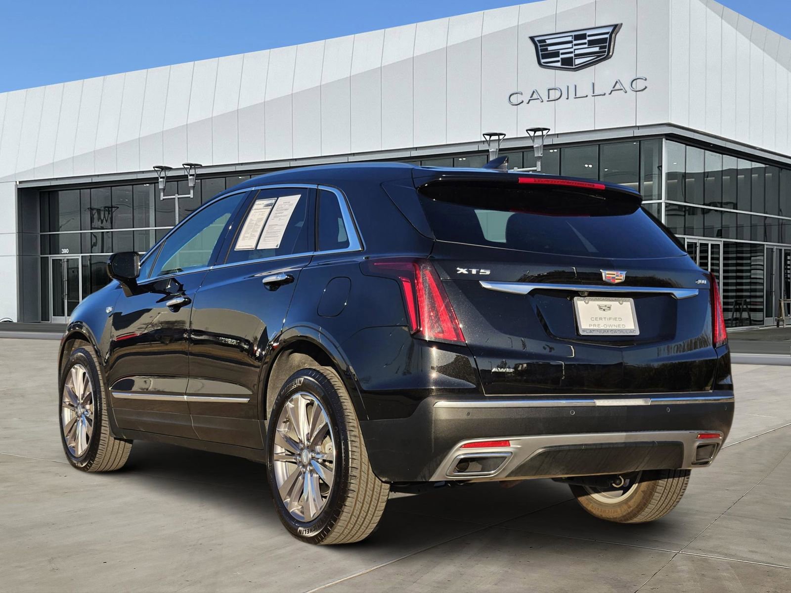 Used 2025 Cadillac XT5 Premium Luxury image 4