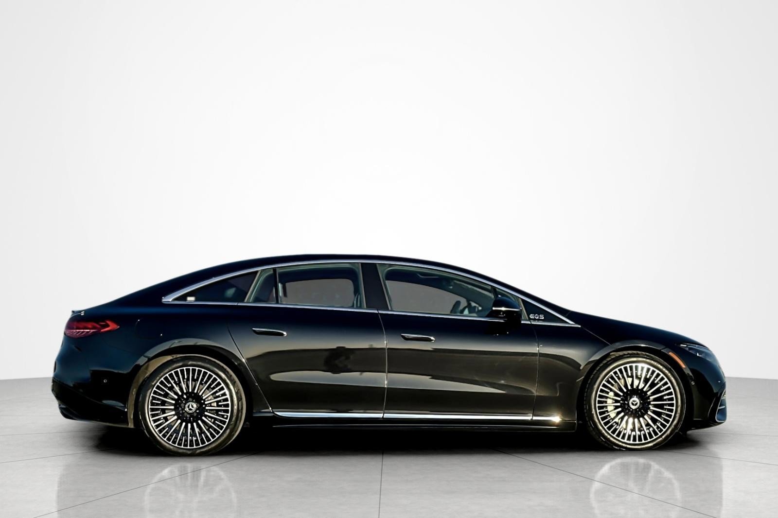 Used 2022 Mercedes-Benz EQS 450+ Sedan w/ AMG Line Exterior image 6