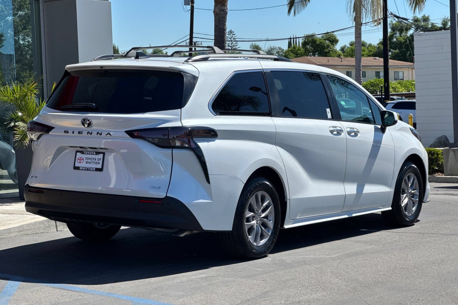 Used 2026 Toyota Sienna XLE FWD image 5