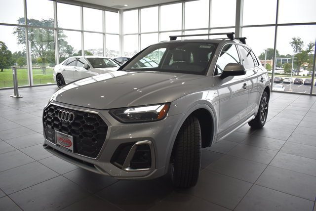 Used 2023 Audi Q5 2.0T Premium Plus w/ Premium Plus Package AWD/4WD image 3