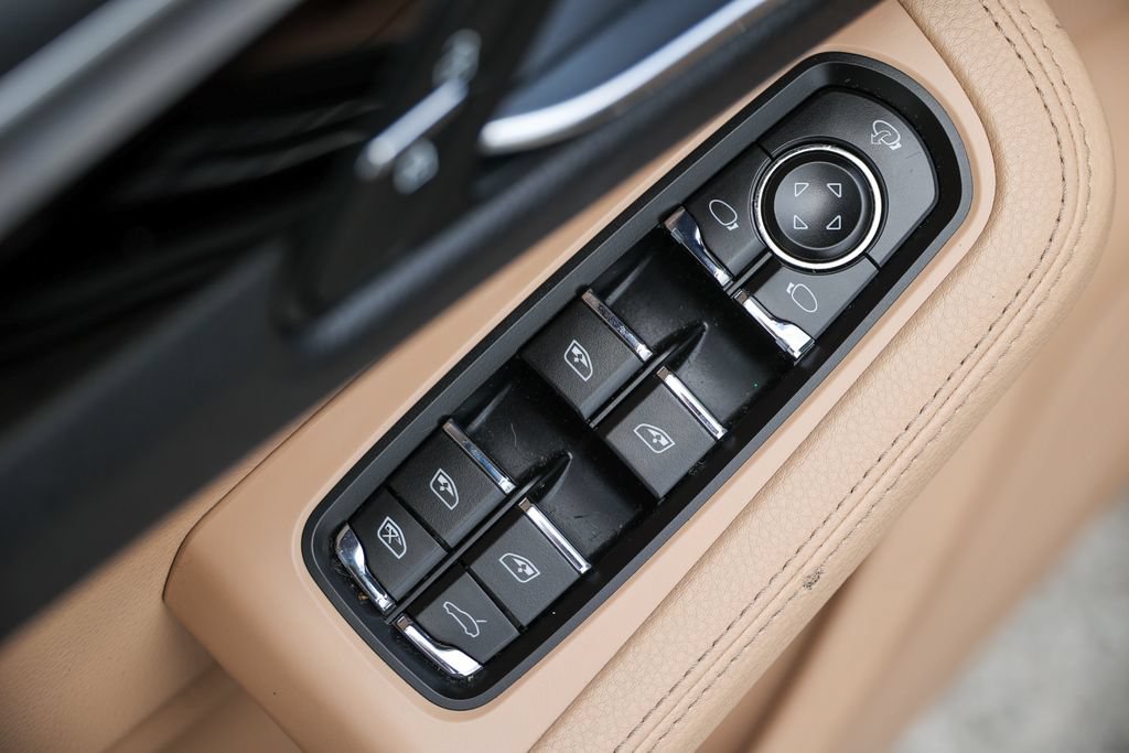 Certified 2023 Porsche Macan Turbo AWD/4WD image 26