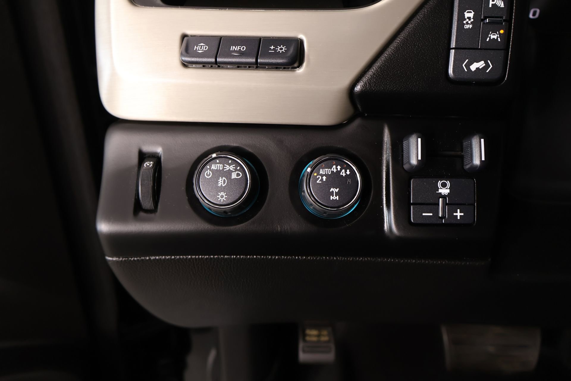 Used 2020 GMC Yukon Denali w/ Open Road Package AWD/4WD image 9