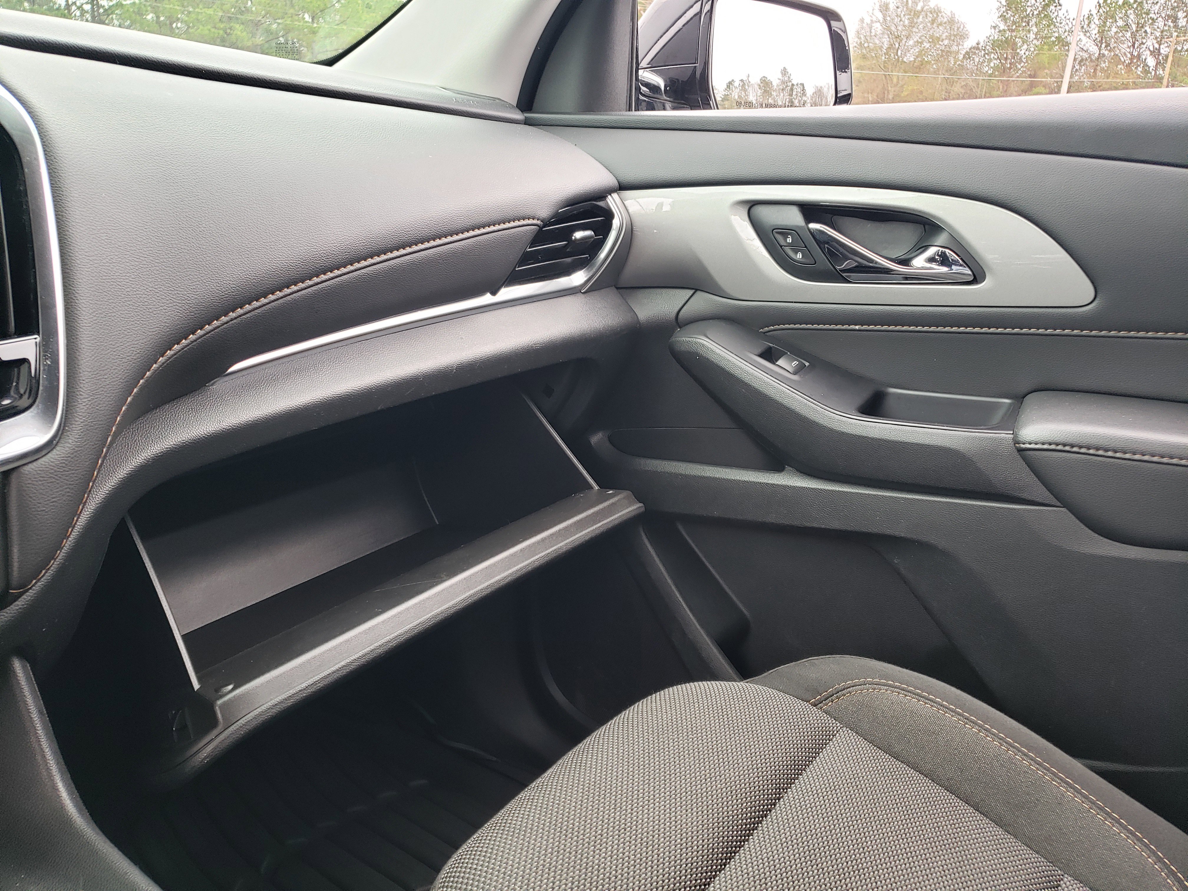 Used 2020 Chevrolet Traverse LS image 23