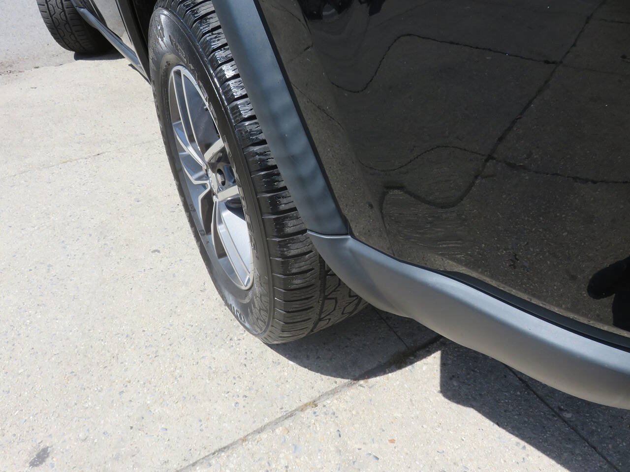 Used 2018 Jeep Grand Cherokee Limited AWD/4WD image 36