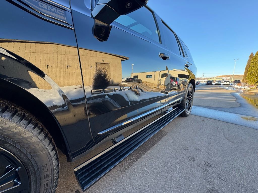 Used 2023 GMC Yukon Denali w/ Denali Reserve Package image 14