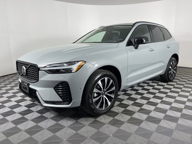 Used 2025 Volvo XC60 B5 Plus image 5