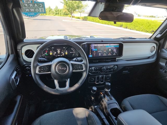 Used 2025 Jeep Wrangler Unlimited Sahara AWD/4WD image 33