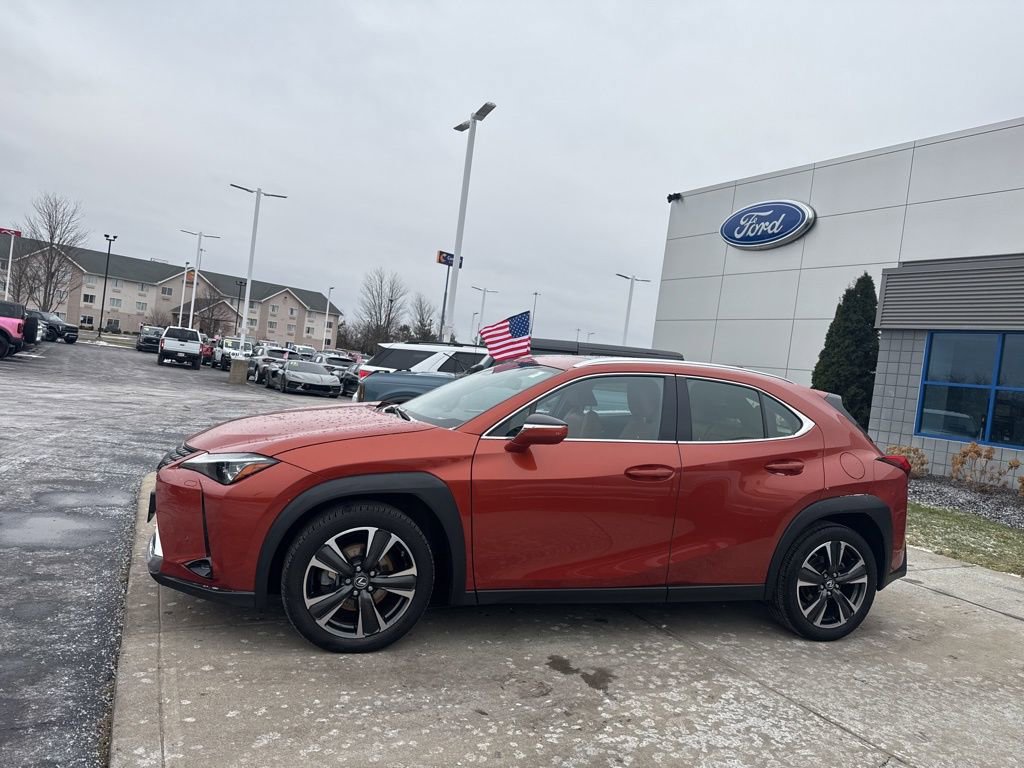 Used 2019 Lexus UX 200 image 4
