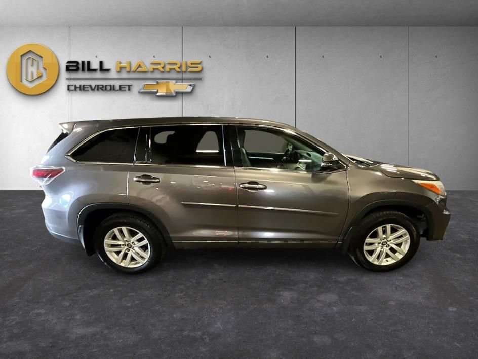 Used 2016 Toyota Highlander LE w/ Protection Package #3 AWD/4WD image 10