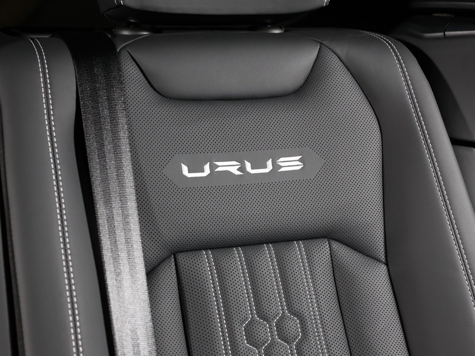 Used 2023 Lamborghini Urus Performante AWD/4WD image 15