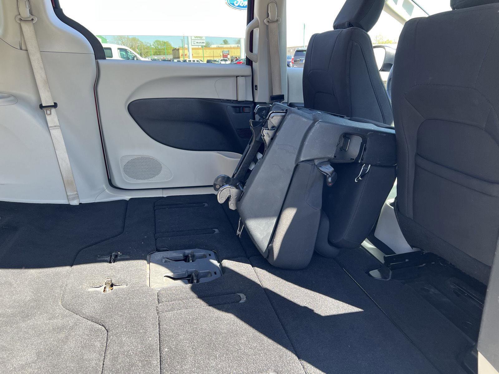 Used 2017 Chrysler Pacifica Touring image 52