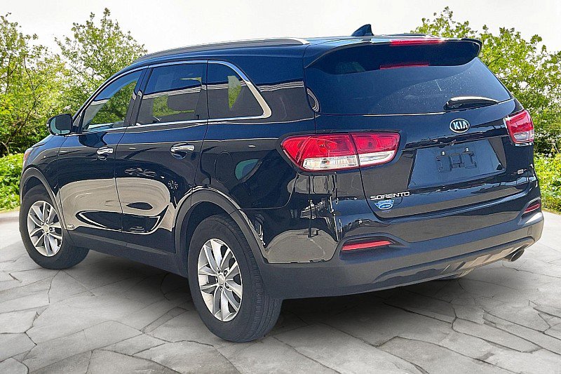 Used 2016 Kia Sorento AWD image 4