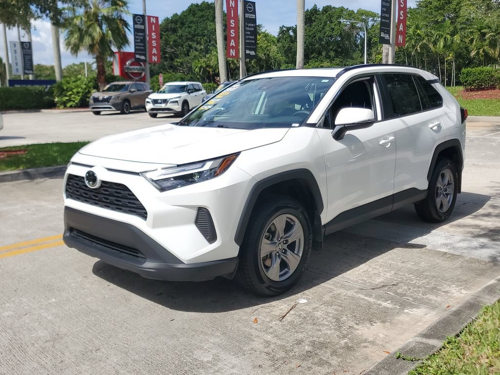 Used 2025 Toyota RAV4 XLE FWD image 3