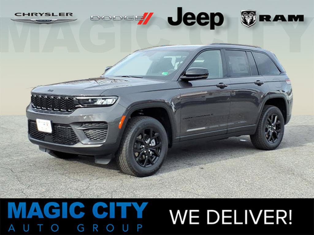 Used 2025 Jeep Grand Cherokee Altitude AWD/4WD image 1