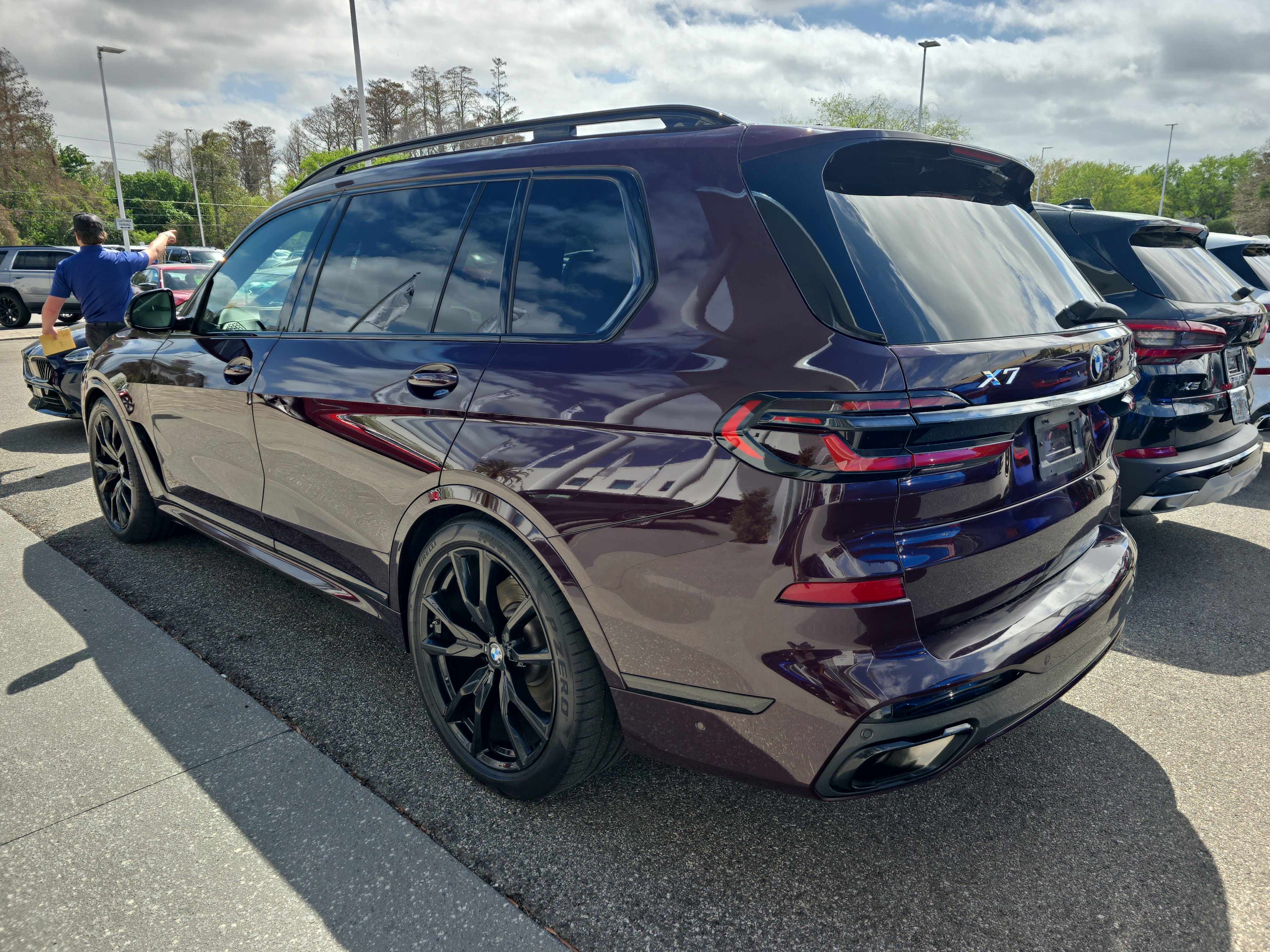 Used 2024 BMW X7 xDrive40i w/ M Sport Package image 4