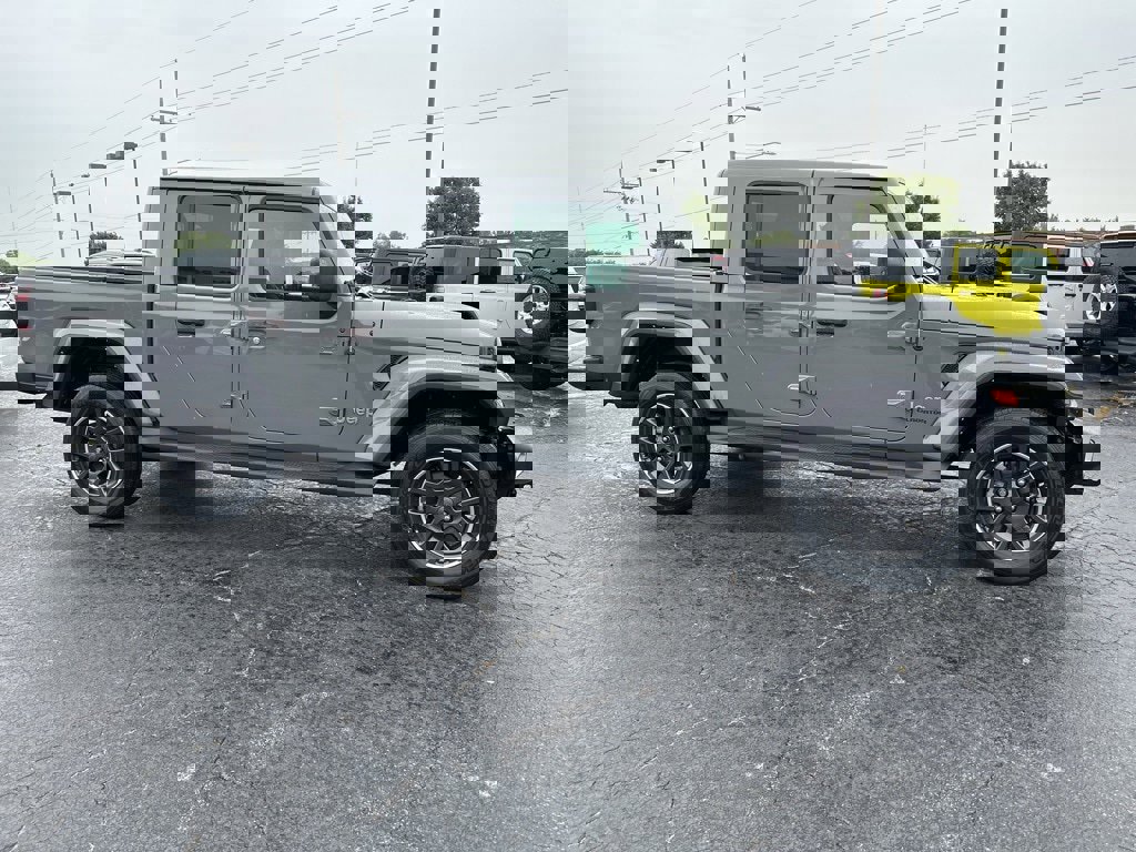 Used 2021 Jeep Gladiator Overland w/ Popular Equipment Package image 2