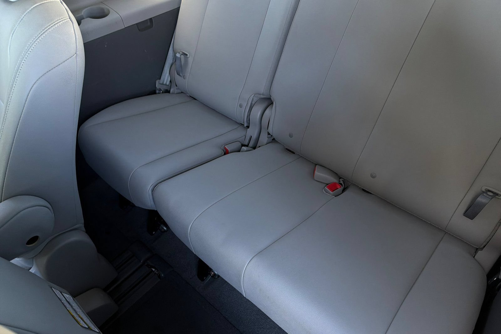 Used 2015 Toyota Sienna XLE FWD image 17