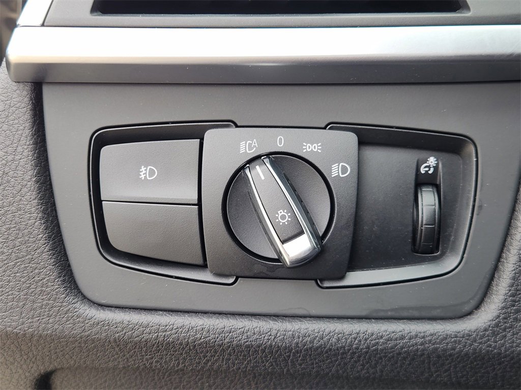 Used 2016 BMW 320i Sedan image 21