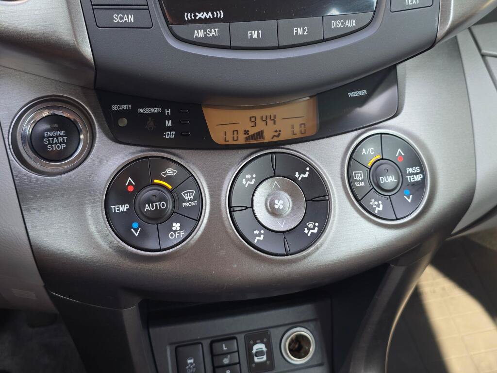 Used 2011 Toyota RAV4 Limited AWD/4WD image 24
