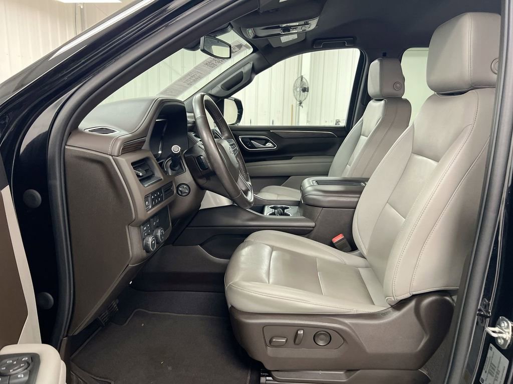 Used 2022 Chevrolet Suburban Z71 w/ Luxury Package image 15