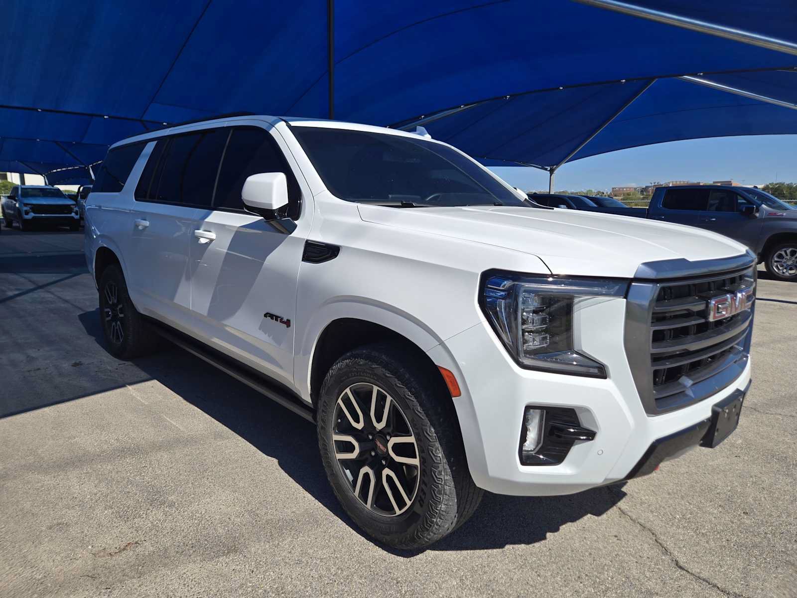 Used 2024 GMC Yukon XL AT4 w/ Technology Package AWD/4WD image 2