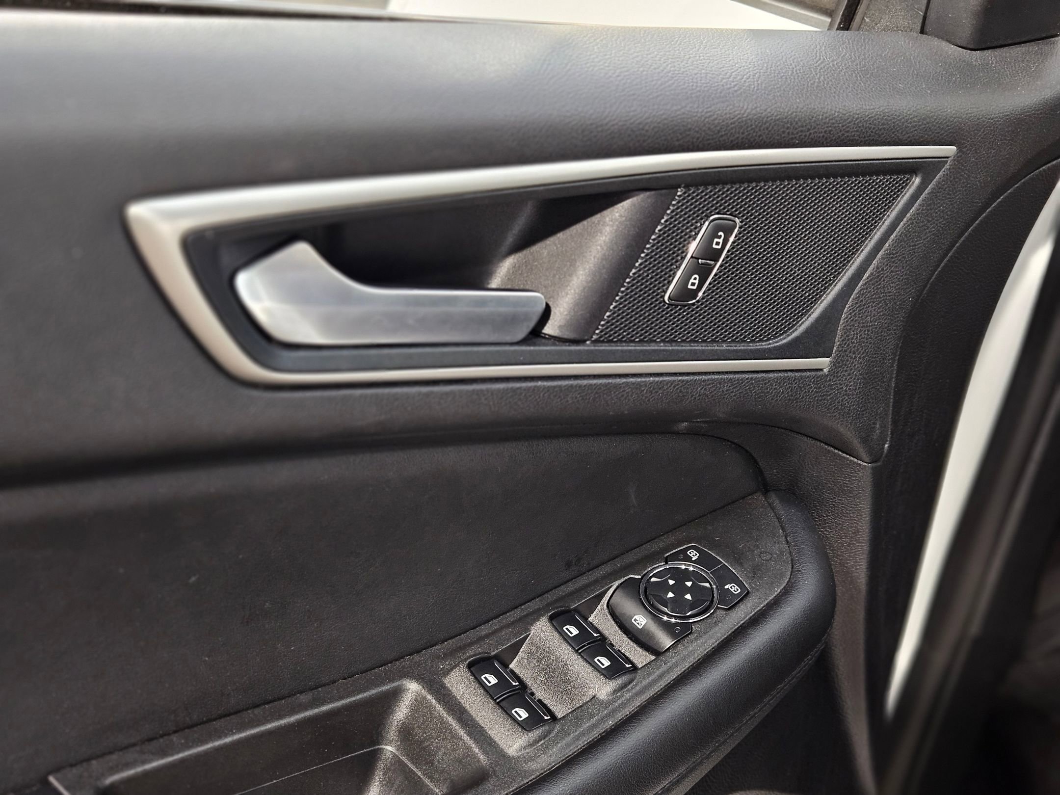 Used 2024 Ford Edge SEL image 21