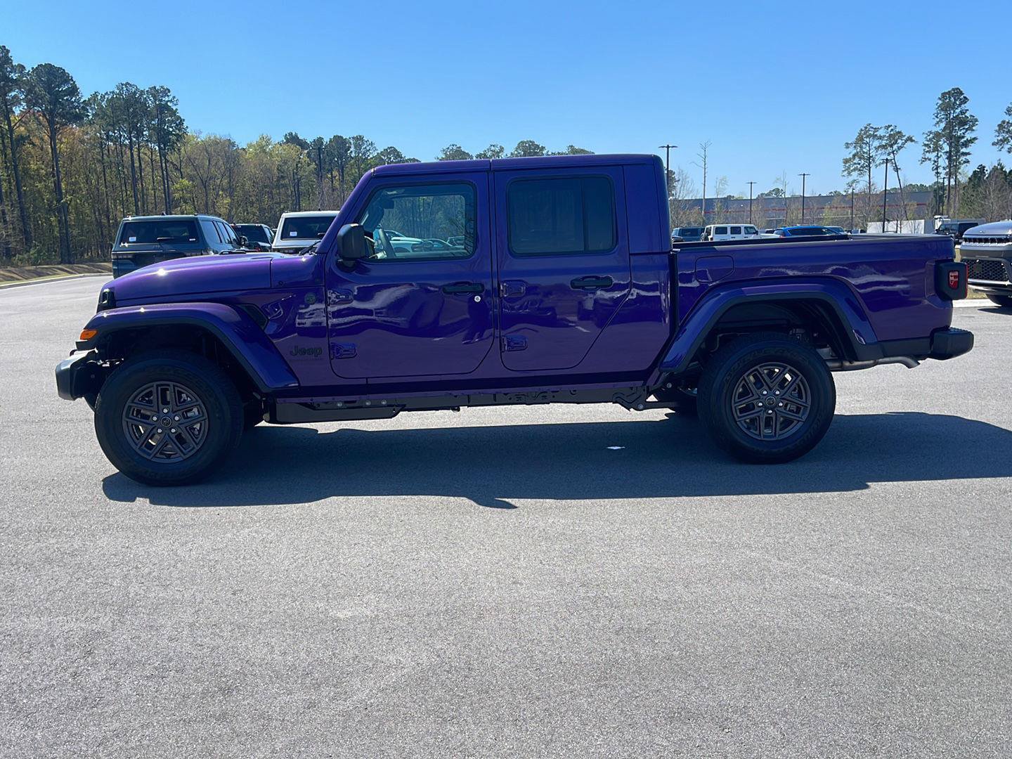 New 2026 Jeep Gladiator Sport AWD/4WD image 4