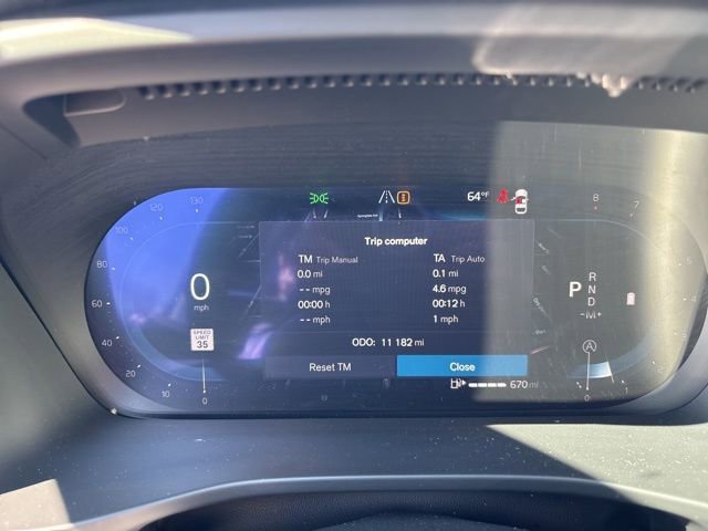 Used 2025 Volvo XC40 B5 Plus image 24