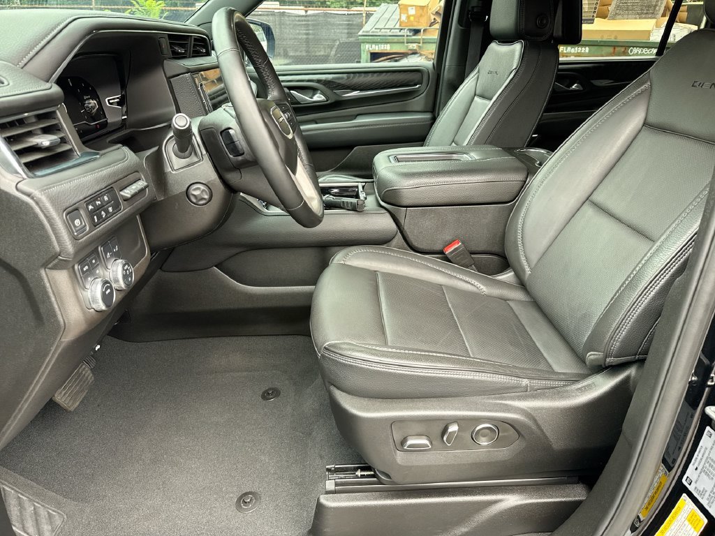 Used 2024 GMC Yukon XL Denali AWD/4WD image 13
